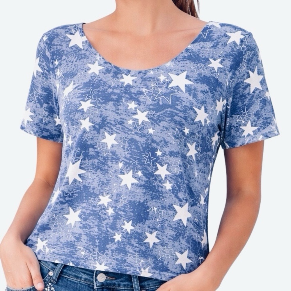 Rue21 Women’s Blue Star Print Top Size Medium Scoop Neck Short Sleeve Open Back